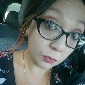 Meet your Posher, Lacey